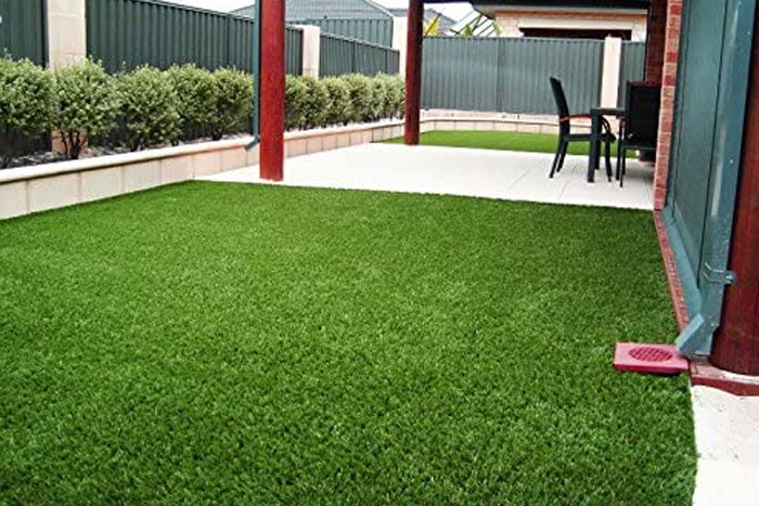 Premium Synthetic Turf Artificial Grass Lawn in Backyard (foto)