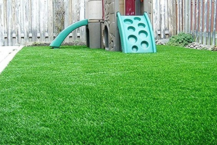 Children Castle on Synturfmats Synthetic Turf Artificial Grass Lawn in Backyard (foto)