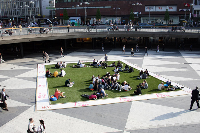 Artificial Gras in City Square (foto)