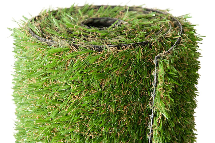 rolled fake grass carpet (photo)