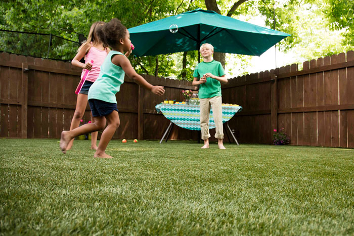 Your kids can play on Artificial grass all year round (foto)