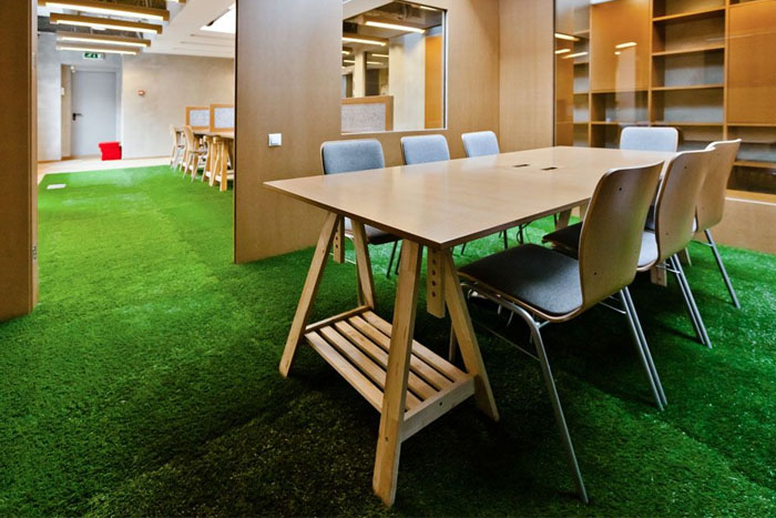 Fake Grass for the Office (photo)