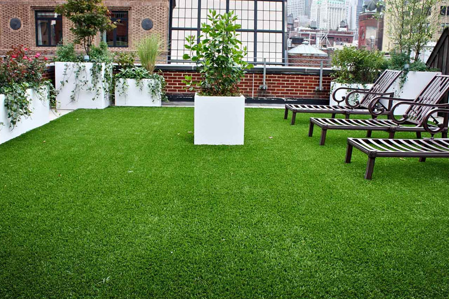 The Best Artificial Grass for Decks (photo)