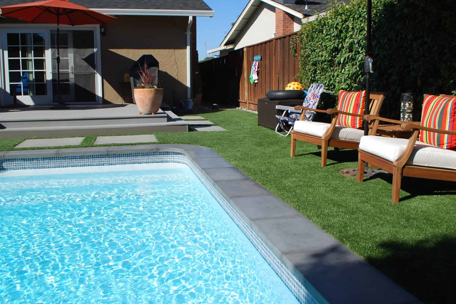 The Best Artificial Grass for Pool Areas (photo)